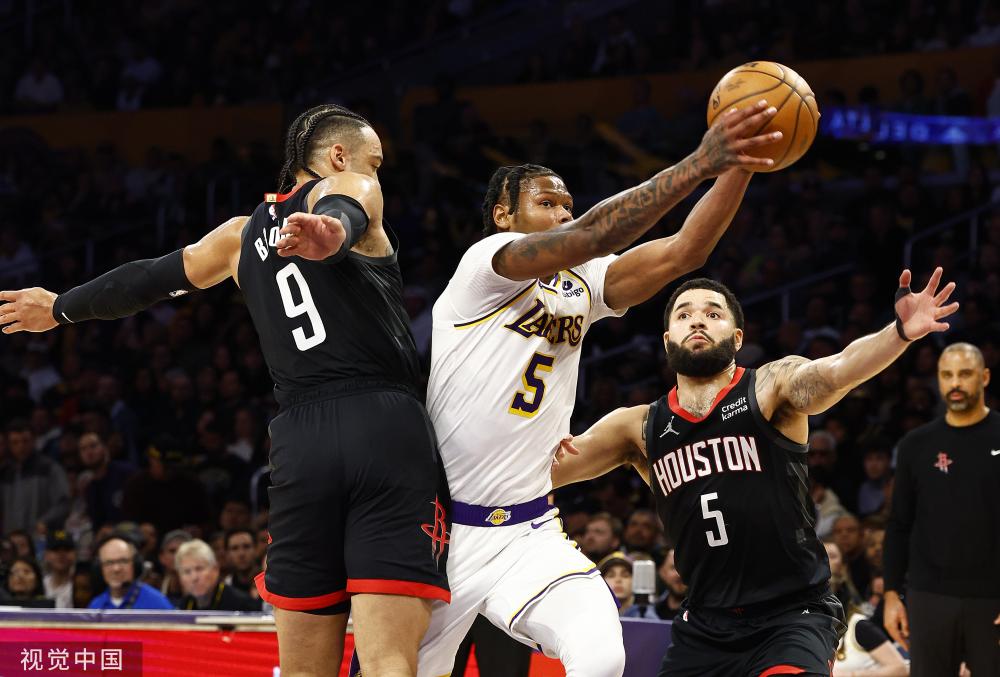 她都表现得 她都表现得