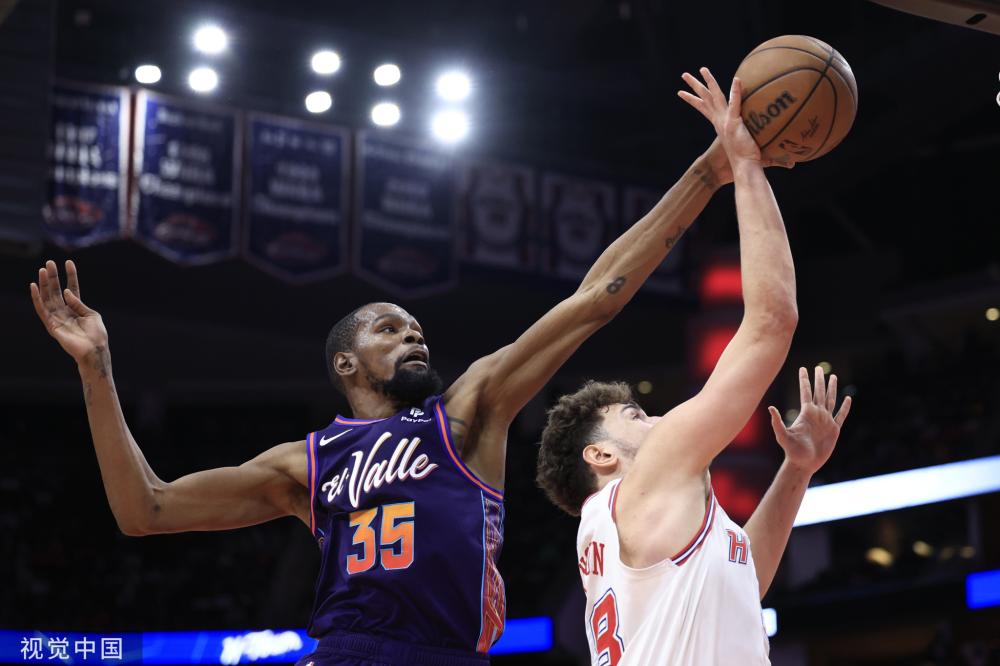 她都表现得 她都表现得